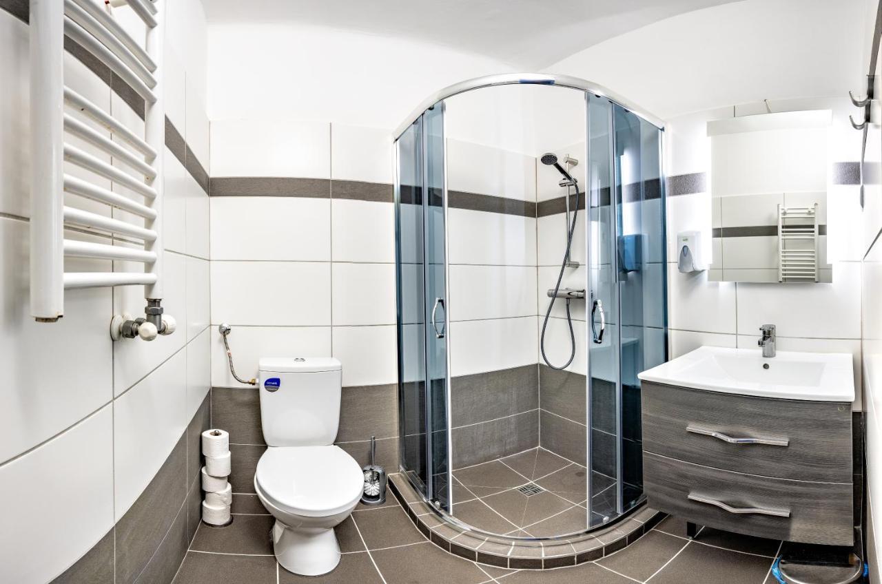 Island Hostel Budapest (Adults Only) Luaran gambar A modern bathroom