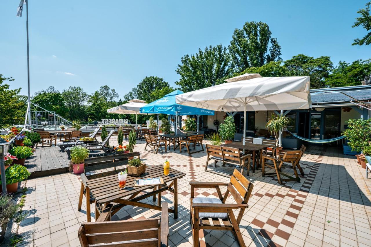 Island Hostel Budapest (Adults Only) Luaran gambar The terrace of the restaurant