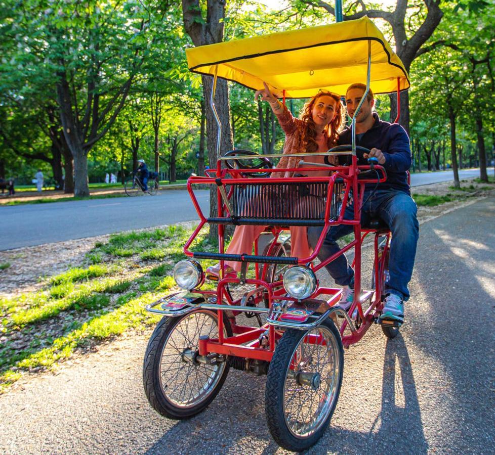 Island Hostel Budapest (Adults Only) Luaran gambar A quadracycle