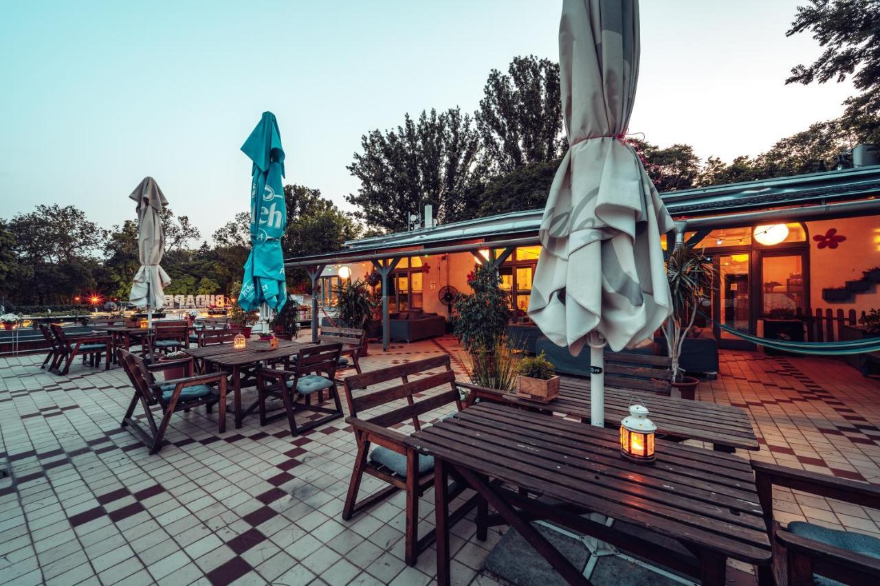 Island Hostel Budapest (Adults Only) Luaran gambar The restaurant at the park