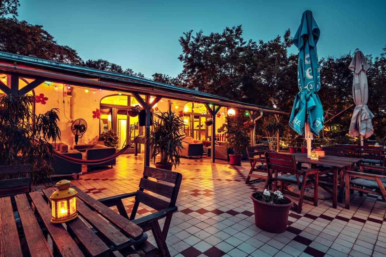 Island Hostel Budapest (Adults Only) Luaran gambar The restaurant at the hotel