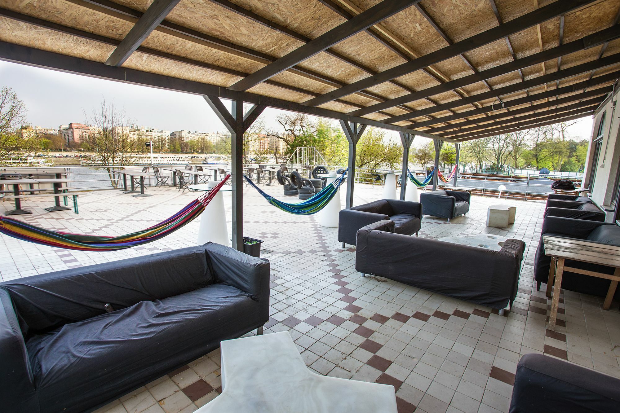 Island Hostel Budapest (Adults Only) Luaran gambar The terrace of the hostel